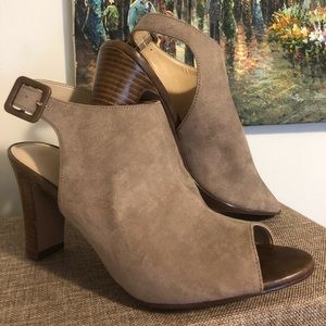 New Kelly & Katie Open Toed Nude Suede Slingback